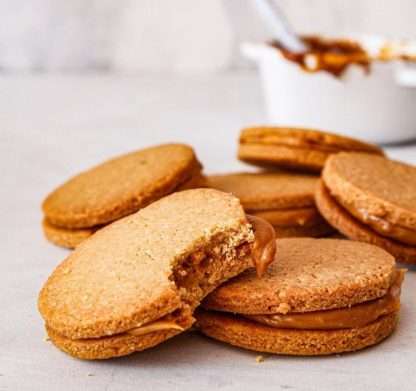 Alfajor keto con arequipe de almendras 50gr - Sin Remordimientos